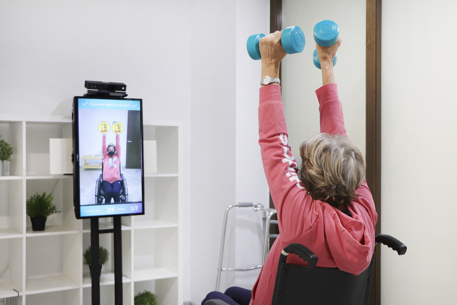 Rehabilitación virtual para mejorar la salud física de las personas mayores